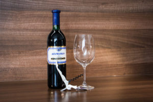 Jak otevřít lahev vína jako profík